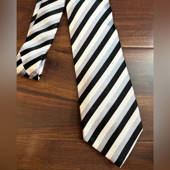 🍁SALE🍁 ZILLIONI Collezioni 100% Silk Tri-color Stripes Handmade Repp Tie - Picture 6 of 9